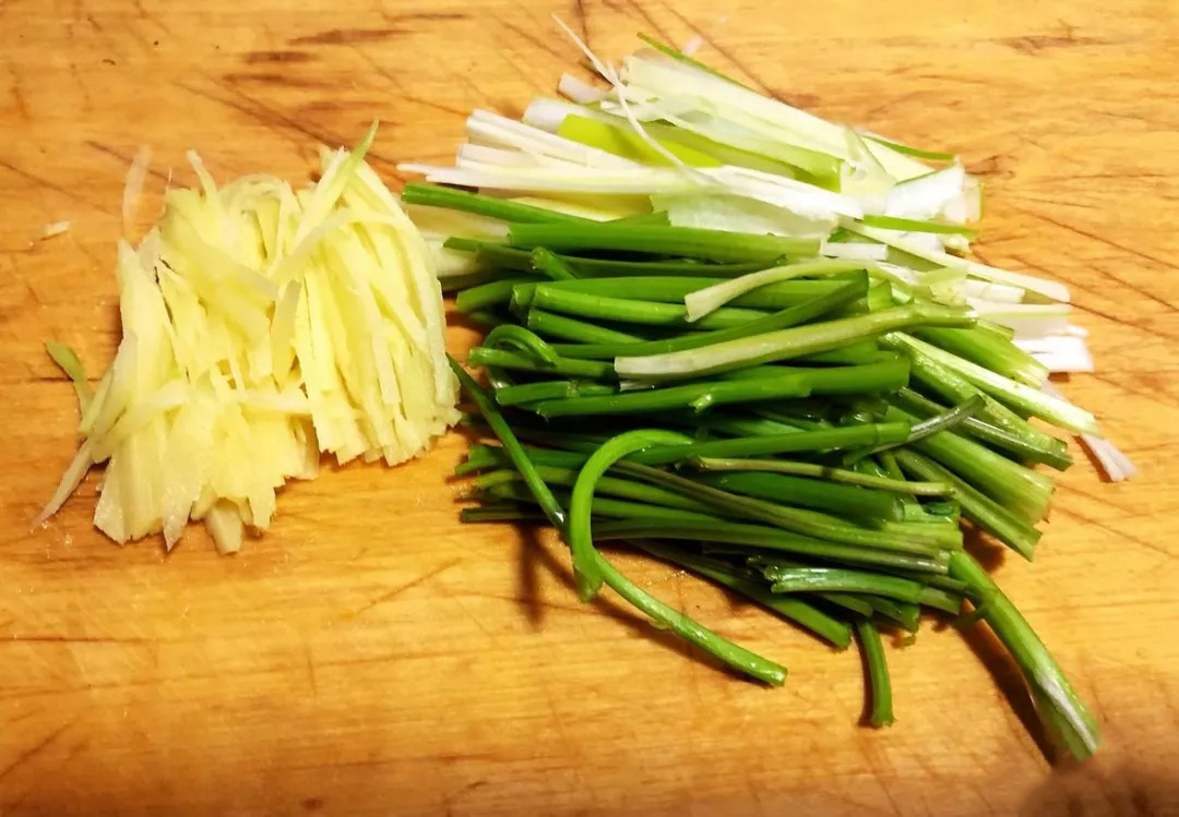 【蔥爆海螺片】做法|味道鮮美,營養充足,快試試動手制作吧